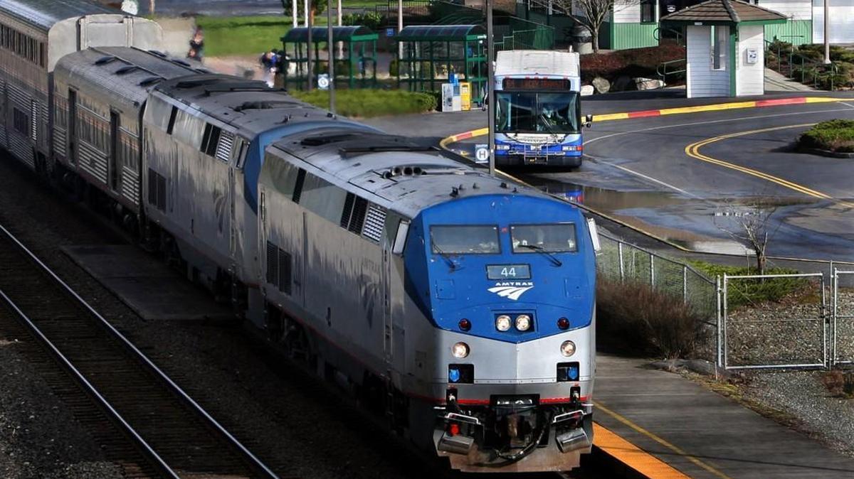 Amtrak’s Coast Starlight train pulls into Olympia’s Centennial Station in 2011. The train is not running between Sacramento and Seattle after a bridge in California was damaged in a freight train derailment. It’s expected to begin operating again in mid May.(STEVE BLOOM/staff photographer)