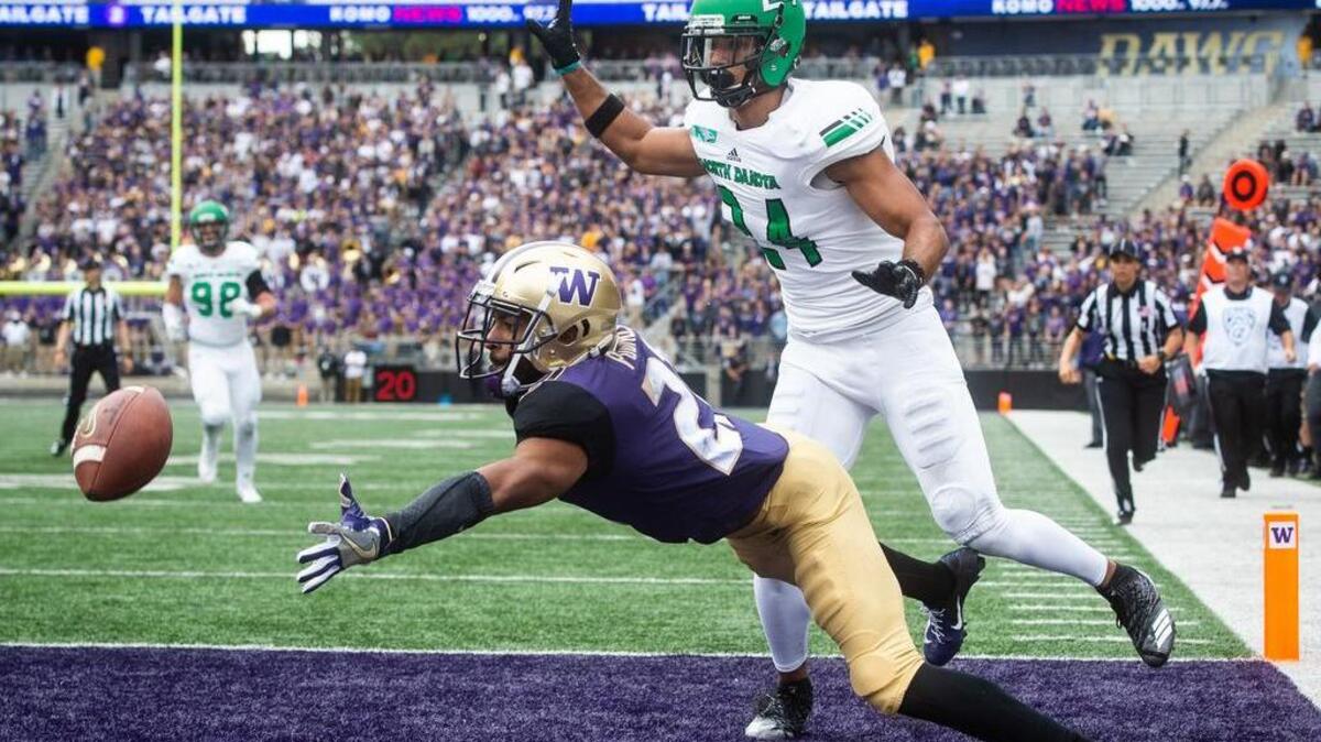 Washington wide receiver Quinten Pounds (21) reaches but can’t pull in a touchdown pass in the first quarter. The University of Washington played North Dakota in a NCAA football game at Husky Stadium in Seattle, Wash., on Saturday, Sept. 8, 2018.