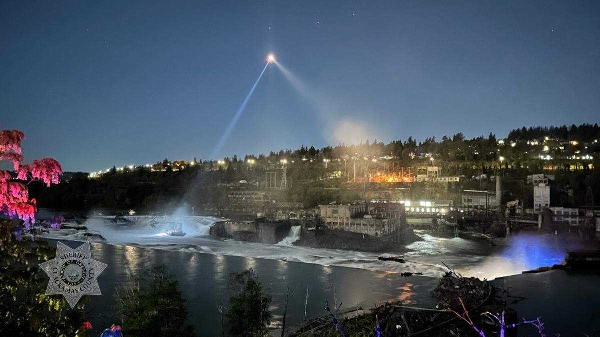 Search teams have been looking for a missing kayaker who vanished over the Willamette Falls in Oregon.