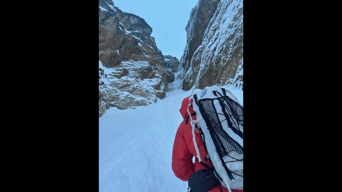 The uninjured climber was stranded after losing his rope, resucers said.