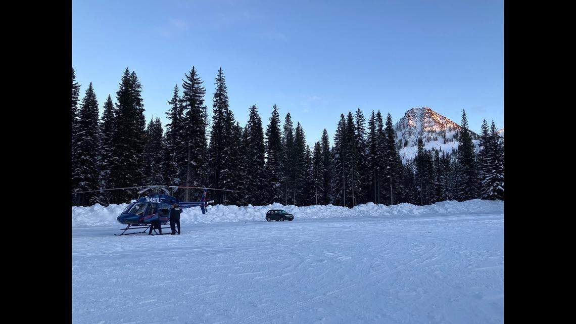An avalanche forecaster died after triggering an avalanche while skiing with a friend, Oregon officials say.