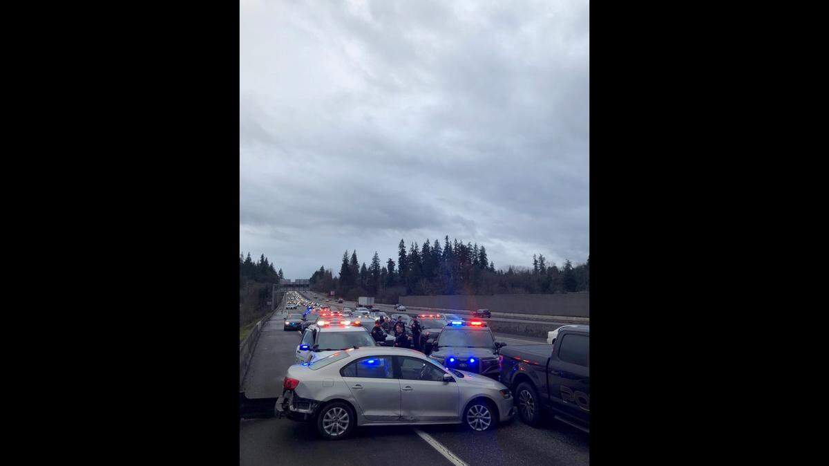 A woman was arrested after stealing a car with children inside, Oregon police say.