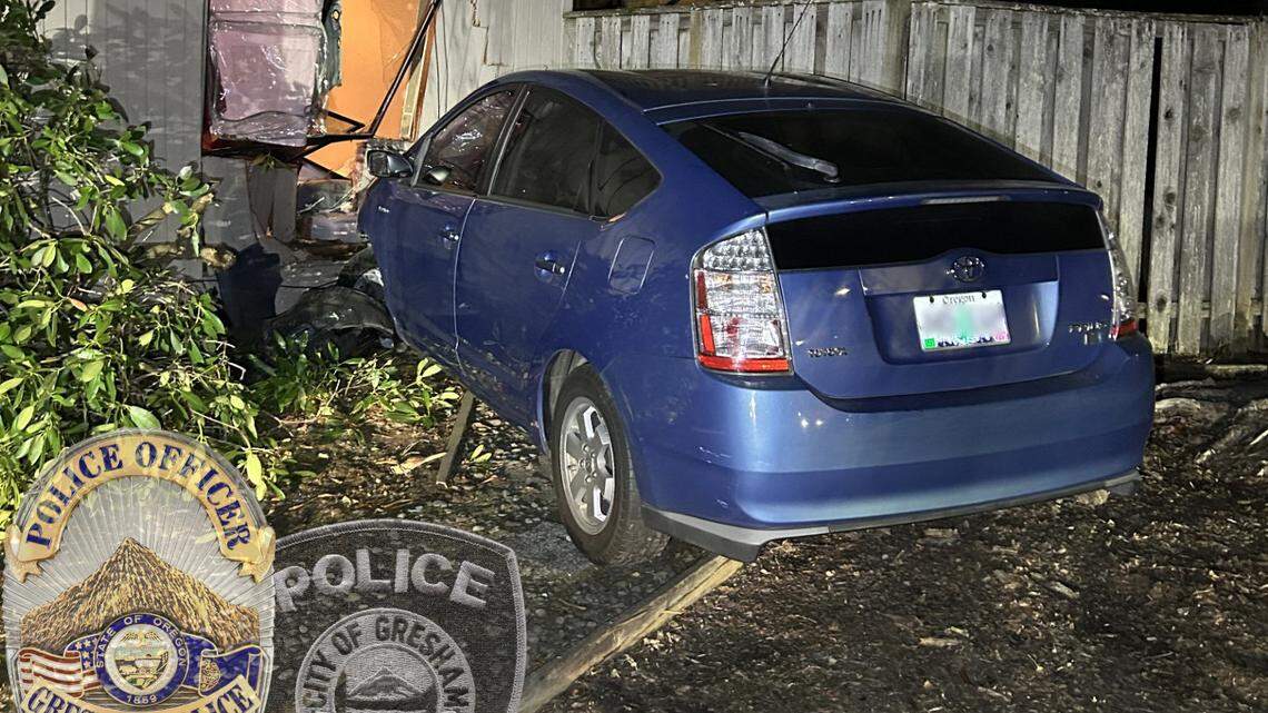 A distracted driver told police he had been drinking before crashing into an apartment in Oregon, police said.