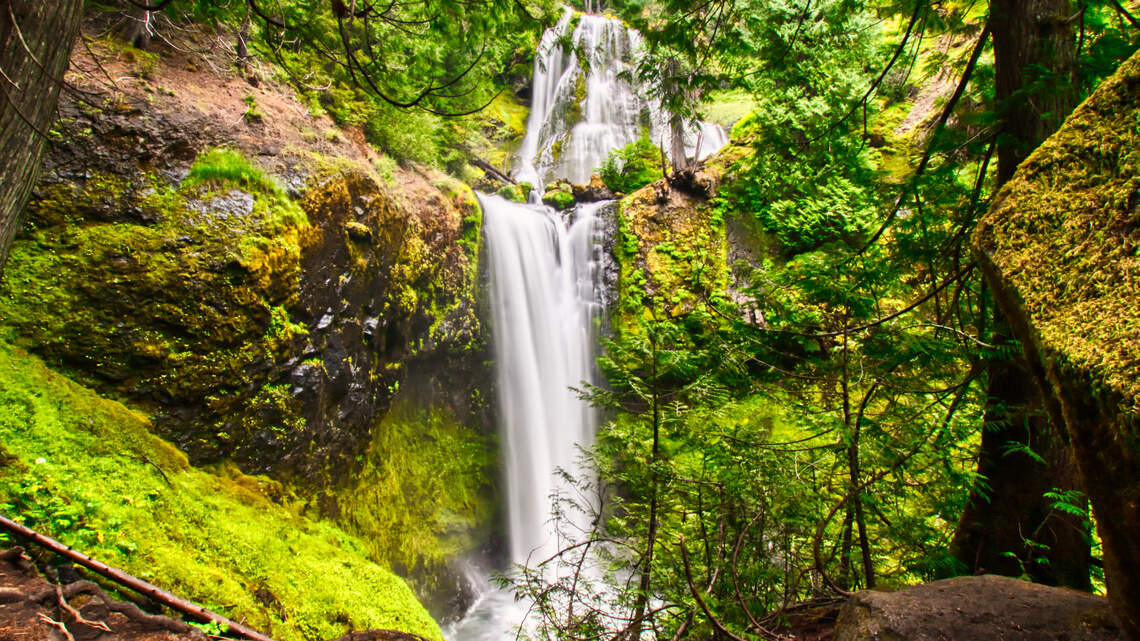 17-year-old hiker dies after falling at popular 3-tiered waterfall, WA cops say