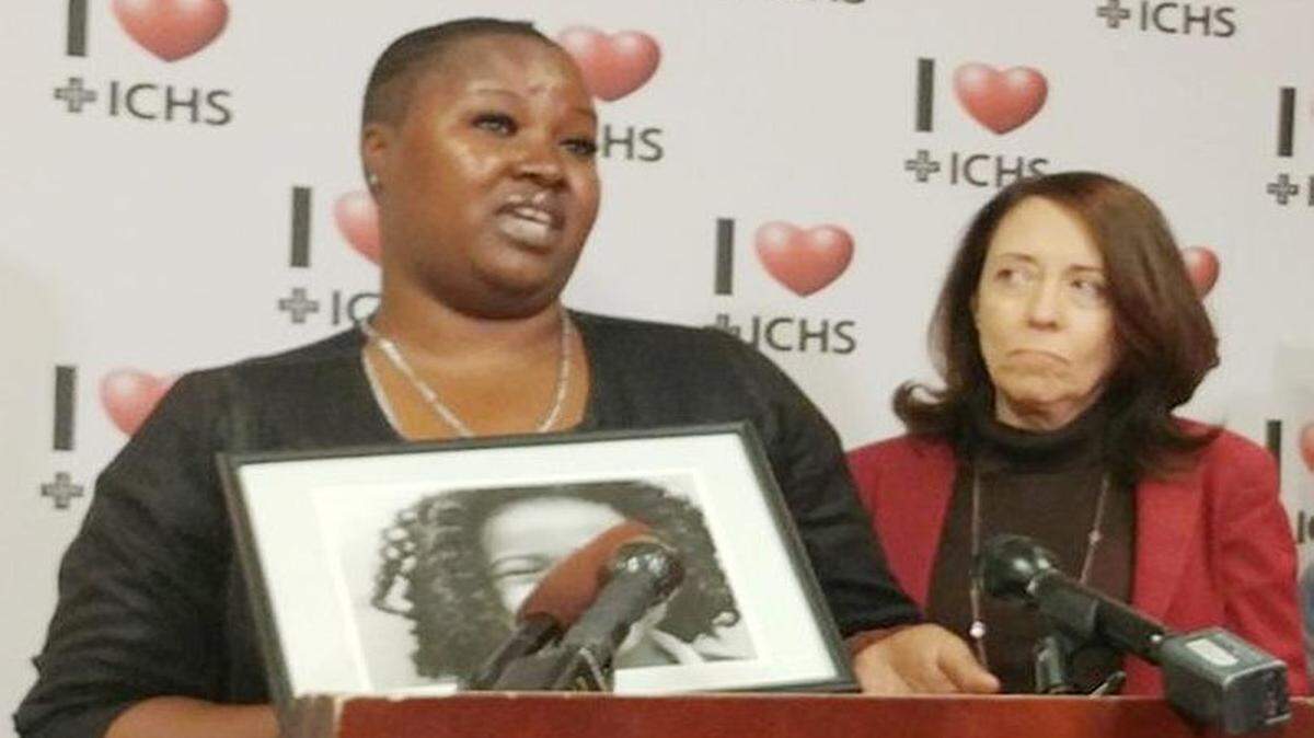Jazmin Williams, 31, of Seattle, describes how Medicaid coverage has helped her daughter. Sen. Maria Cantwell stands to the right.