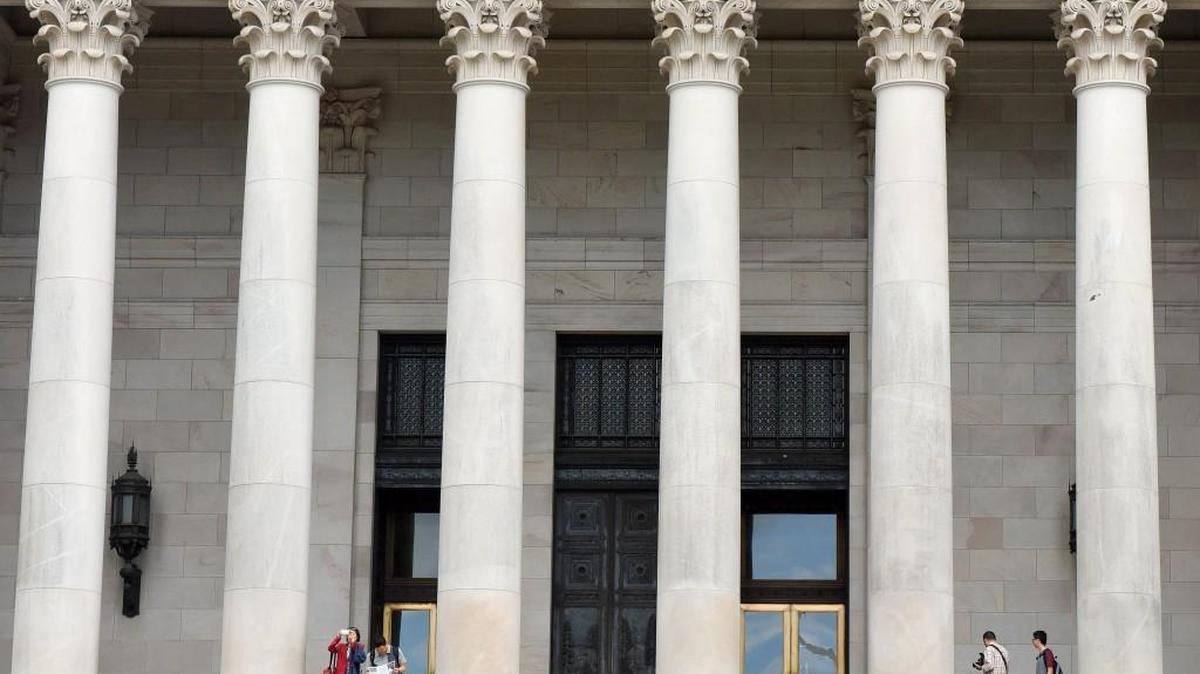 The steps of the Legislative Building in Olympia.