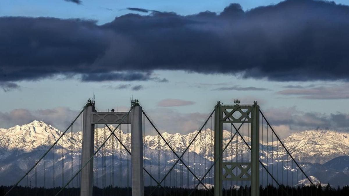 The new year may have brought with it a bracing north wind and frigid temperatures but cold high pressure brings spectacular views of the Olympic and Cascade mountain ranges and Mount Rainier on Monday. Temperatures will plunge into the mid-teens Wednesday night and struggle to get above freezing but the views, while chilly, should be great.