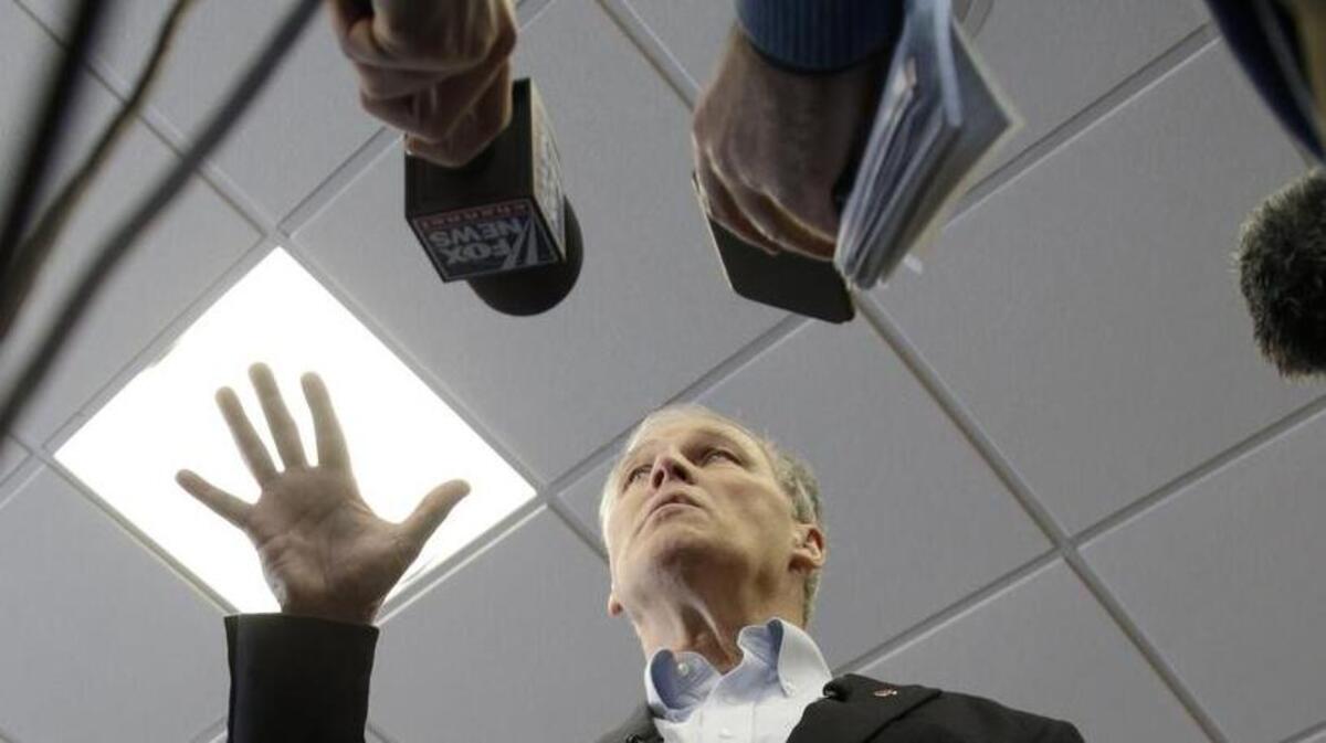 Washington Gov. Jay Inslee casts a five-fingered hypnotic spell (“I will be the Democratic nominee, I will be the Democratic nominee!!”) on the media Tuesday at Saint Anselm College in Manchester, New Hampshire.