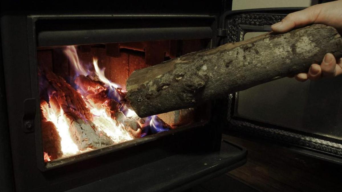 
Smoke from wood-burning can harm young children’s developing lungs and present health problems for the elderly and those with lung conditions.

