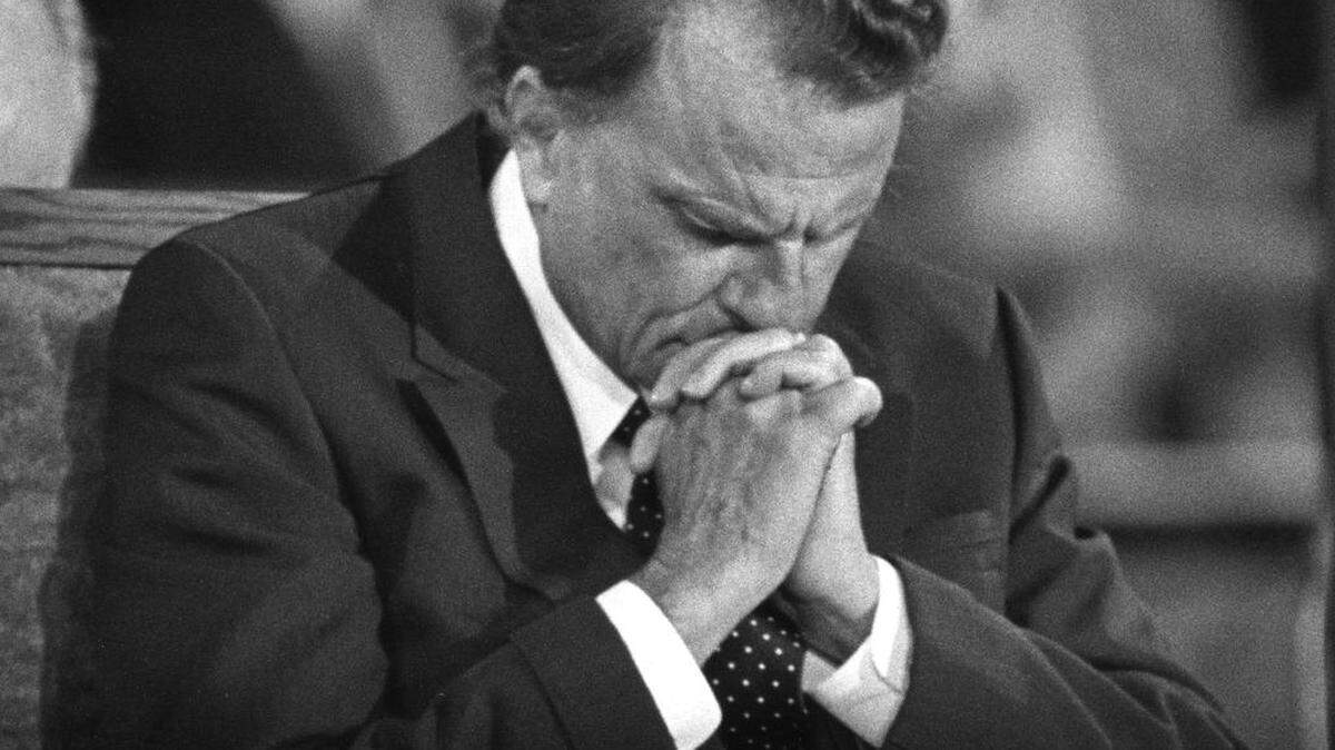 Evangelist Billy Graham meditates before preaching during his eight-day crusade in Tacoma in May 1983, one of the first events held at the new Tacoma Dome.