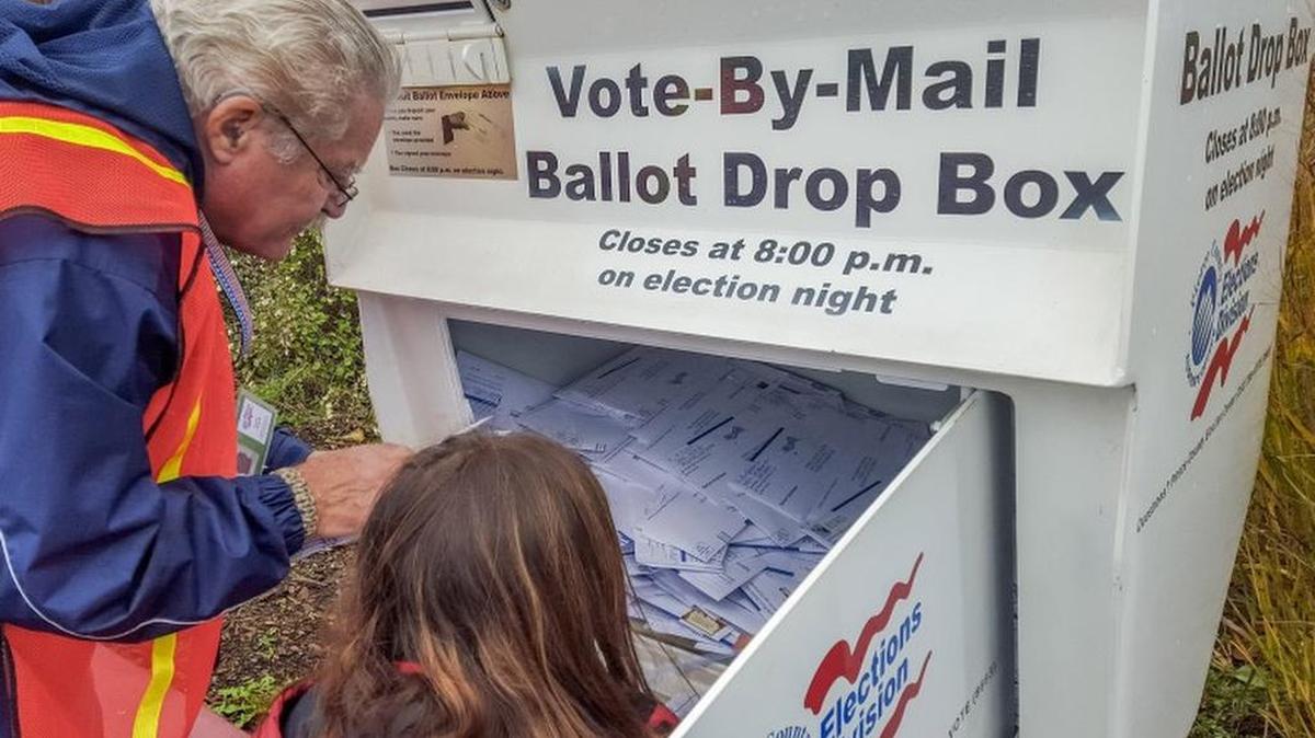 Kriss Peters, left, helps Carol Goldstein collect and sort ballots at the Kandle Park drop box in Tacoma Nov. 2, the day before this year’s general election.