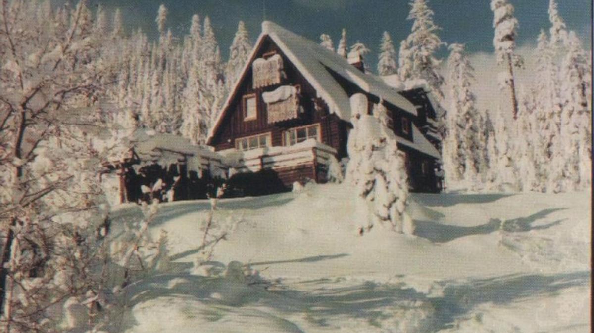 The Mountaineers, a 110-year-old outdoor organization, announced Tuesday the sale of a 77-acre parcel on Snoqualmie Pass. It owned the land since 1948. A lodge on the property was destroyed by fire in 2006.