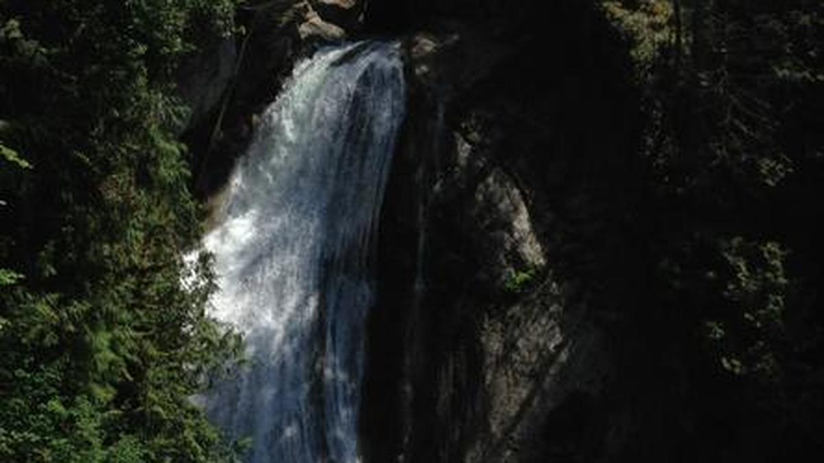 Viewing the Twin Falls requires a 3.8-mile round-trip hike.