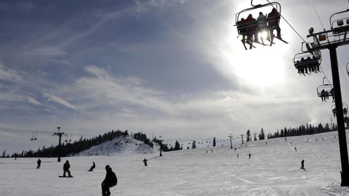 Snoqualmie ski resort cuts some operations after losing power