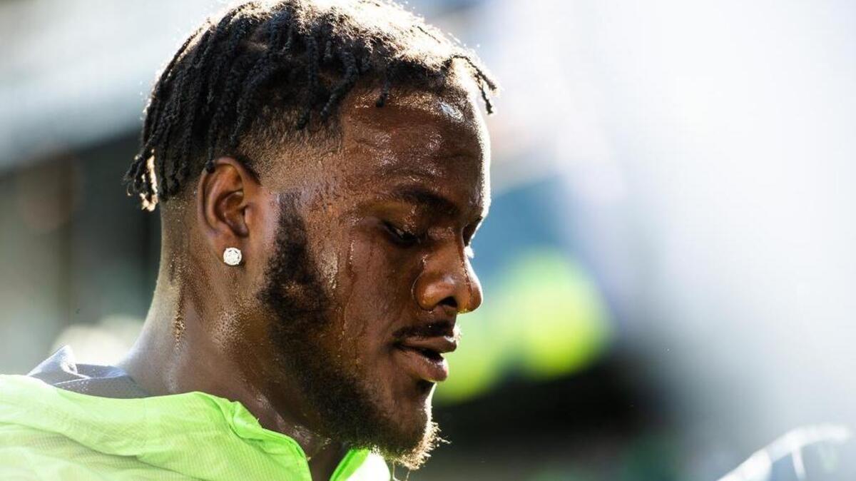 Defensive end Frank Clark, the Seahawks’ leading pass rusher, was active to play Sunday against the Los Angeles Rams. The team had listed him as questionable after he missed practices all this past week because of a stomach illness.