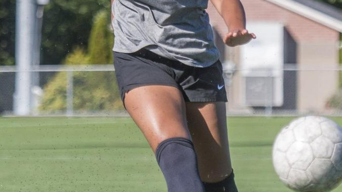 Ameera Hussen, an all-area midfielder in practice with her teammates from Todd Beamer High School, September 12, 2016.