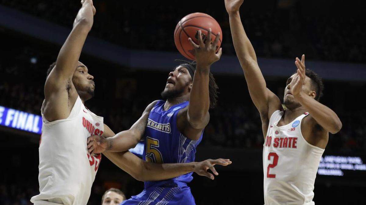 South Dakota State guard David Jenkins Jr. (5) puts up a shot as Ohio State forward Keita Bates-Diop, left, and guard Musa Jallow, right, defend during the first half of a first-round game in the NCAA college basketball tournament, Thursday, March 15, 2018, in Boise, Idaho.