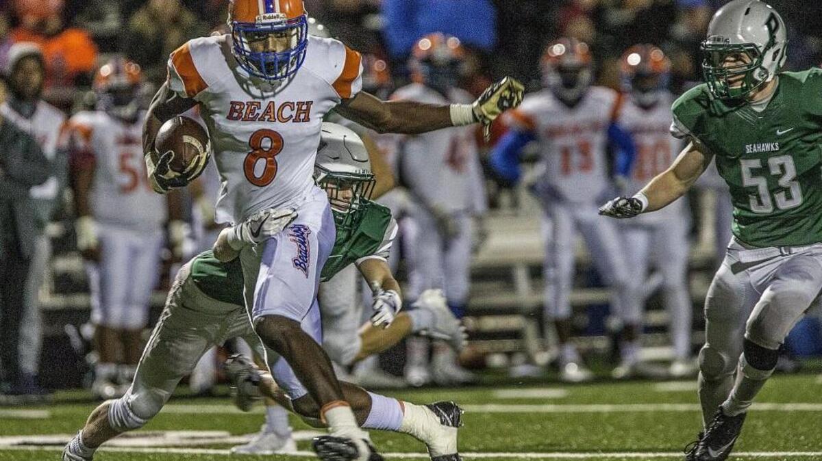 Vikings wide receiver Mason Starling (8) is hoping he and his team can win the school’s first football championship.