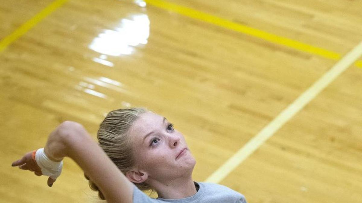 Boise State signee Kylie Lewis smashes the ball at practice at Auburn Mountainview High School on Thursday, Sept. 17, 2015.