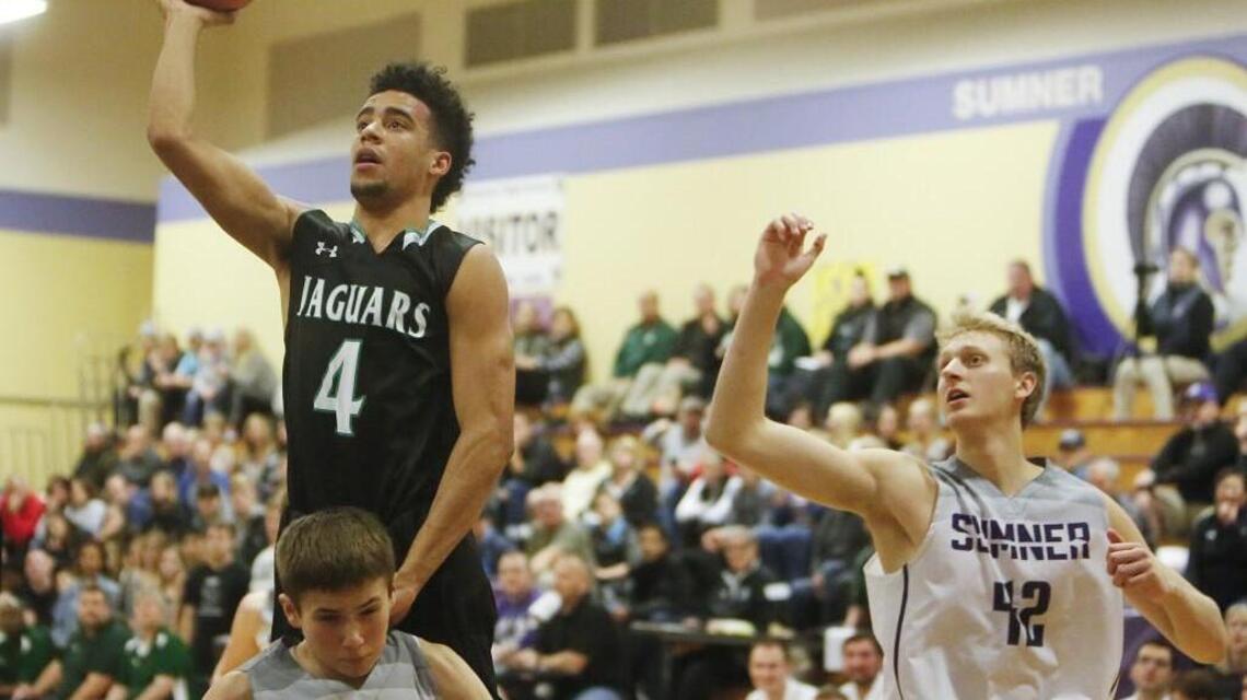 Emerald Ridge boys storm ahead early, hold off Sumner to stay unbeaten