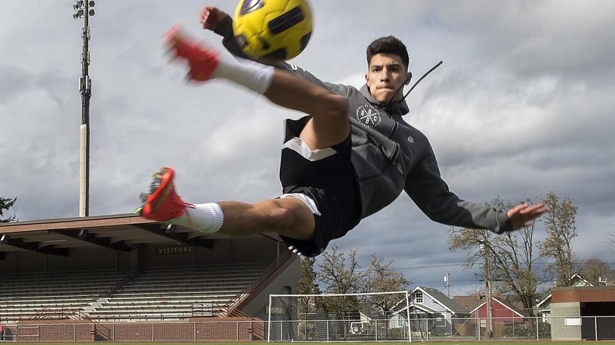 Puyallup’s Brayan Torres wants to end his team’s playoff “curse” before he heads to Spain to play semipro soccer. The Vikings have won three consecutive 4A SPSL titles and reached the 4A state tournament in six of the past seven years — yet have one state victory to show for it.
