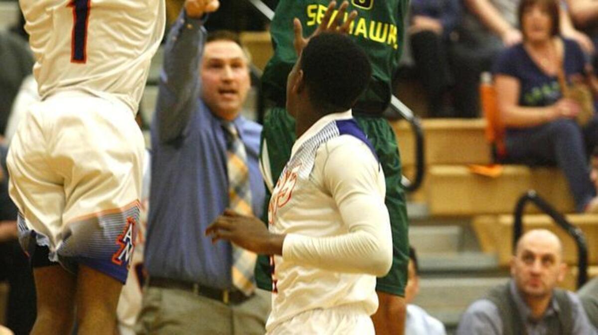 Peninsula High School guard JaQuori McLaughlin will sign his letter of intent to play for Oregon State during the early-signing period, which begins Wednesday.