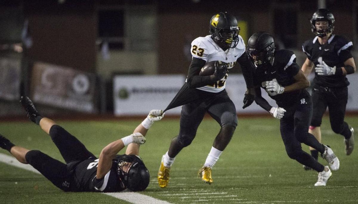 Julien Simon (23) runs through a tackle by Sam Peterson (56) and Andrew Romano (24). Bonney Lake played Lincoln in a football game at Sunset Stadium in Sumner, Wash., on Friday, Oct. 20, 2017.