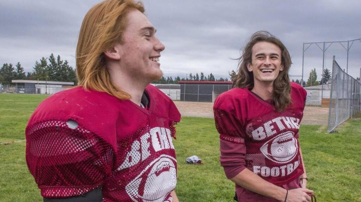 Tight end Tristyn Gese and quarterback Nate Hughes of the Bethel football team in practice, October 25, 2017.