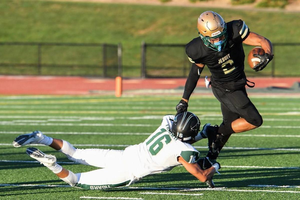 Jesuit’s Trey Lowe earned Oregon’s Gatorade state football player of the year and signed his letter of intent to the University of Washington.