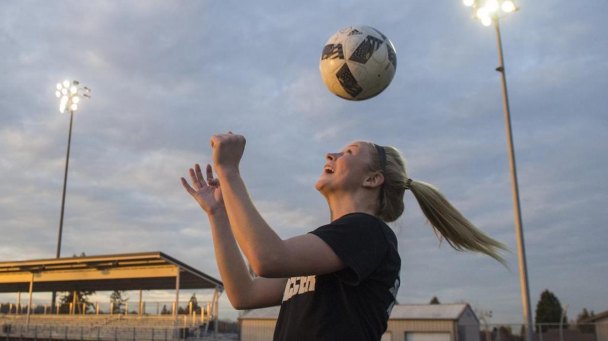 Sumner's Jordan Thompson, The News Tribune's 2016 All-Area Girls Soccer Player of the Year, works out during a recent practice. Photo taken in Sumner on Thursday, Nov. 10, 2016.