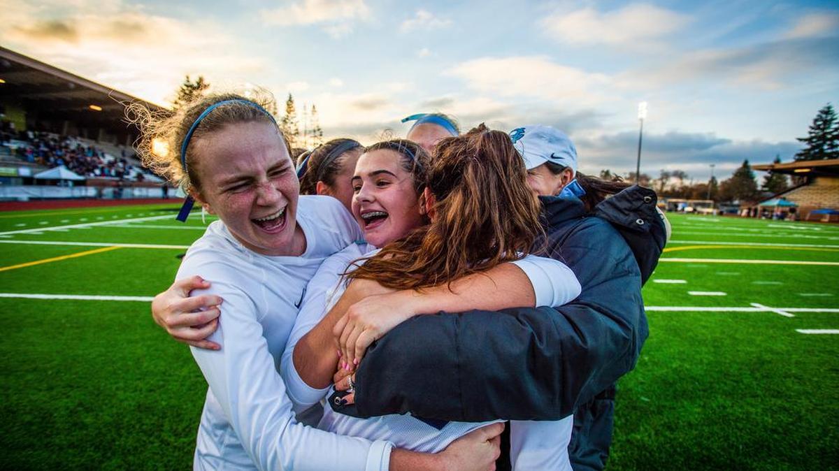 Gig Harbor players celebrate after a 2-1 overtime win against Kamiakin to advance to the 3A state championship game. Gig Harbor’s Jaylynn Barton (17) scored the game winning goal with a header. Gig Harbor played Kamiakin in a soccer match at Sparks Stadium in Puyallup, Wash., on Friday, Nov. 16, 2018.