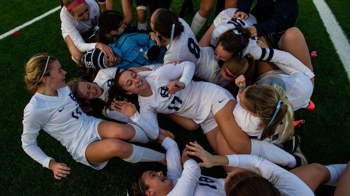 Gig Harbor players celebrate after a 2-1 overtime win against Kamiakin to advance to the 3A state championship game. Gig Harbor’s Jaylynn Barton (17) scored the game winning goal with a header. Gig Harbor played Kamiakin in a soccer match at Sparks Stadium in Puyallup, Wash., on Friday, Nov. 16, 2018.