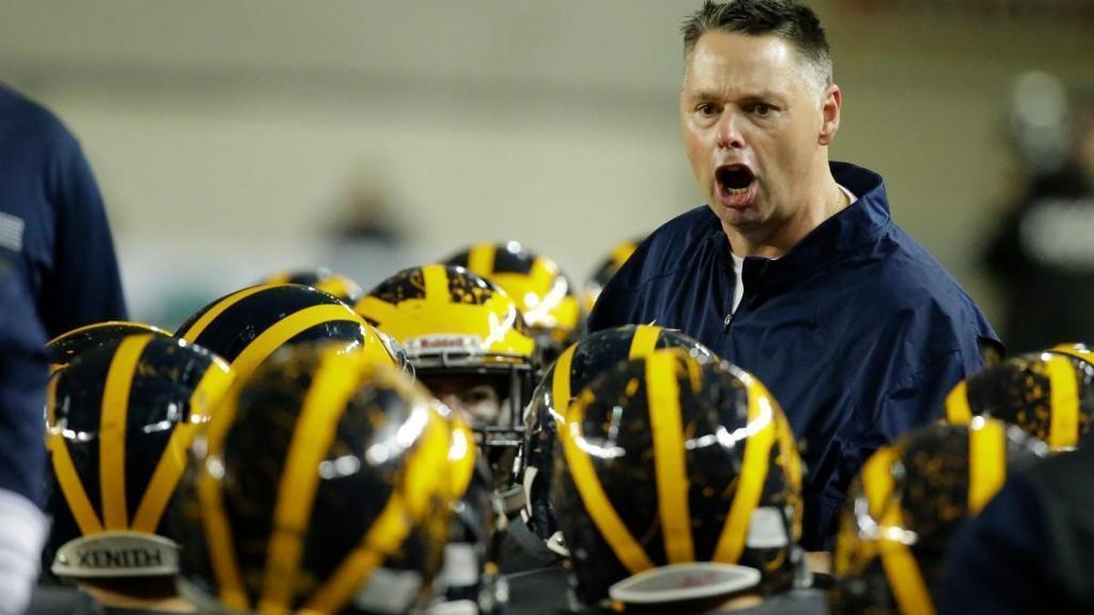 Bellevue head coach Butch Goncharoff talks to his players during a time out in the WashingtonsState 3A high school football championship.