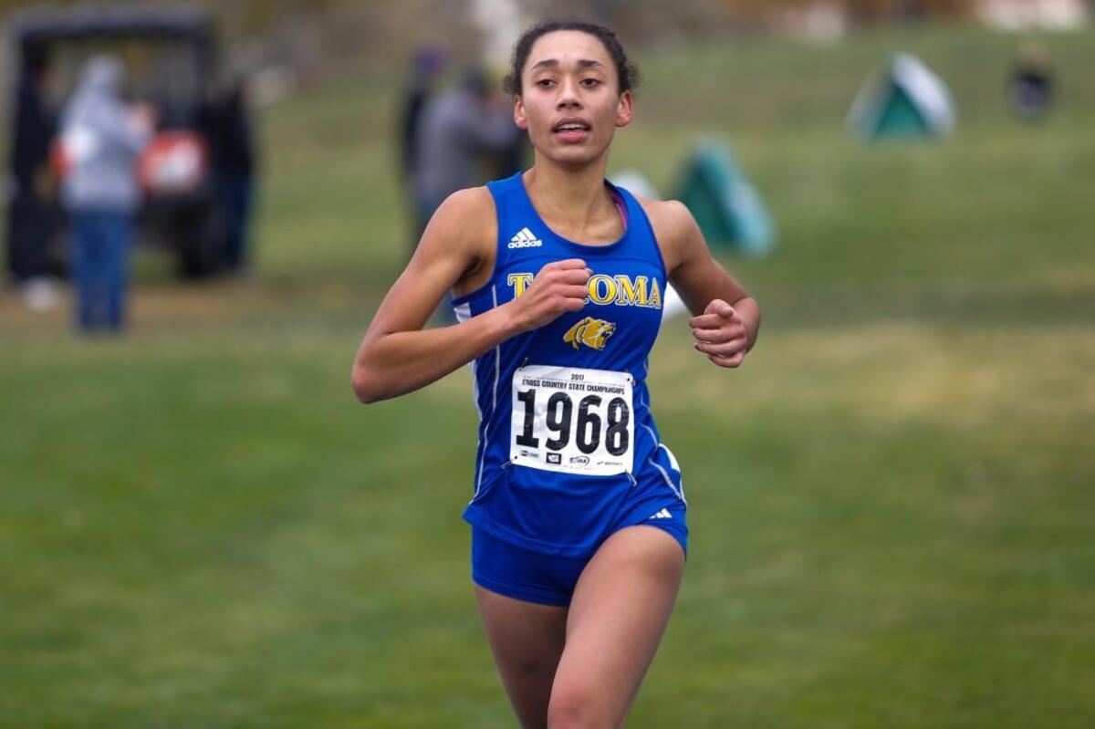 Tahoma’s Breanna Glover runs in the girls 4A girls state cross country championship on Saturday, Nov. 4, at Sun Willows Golf Course in Pasco.