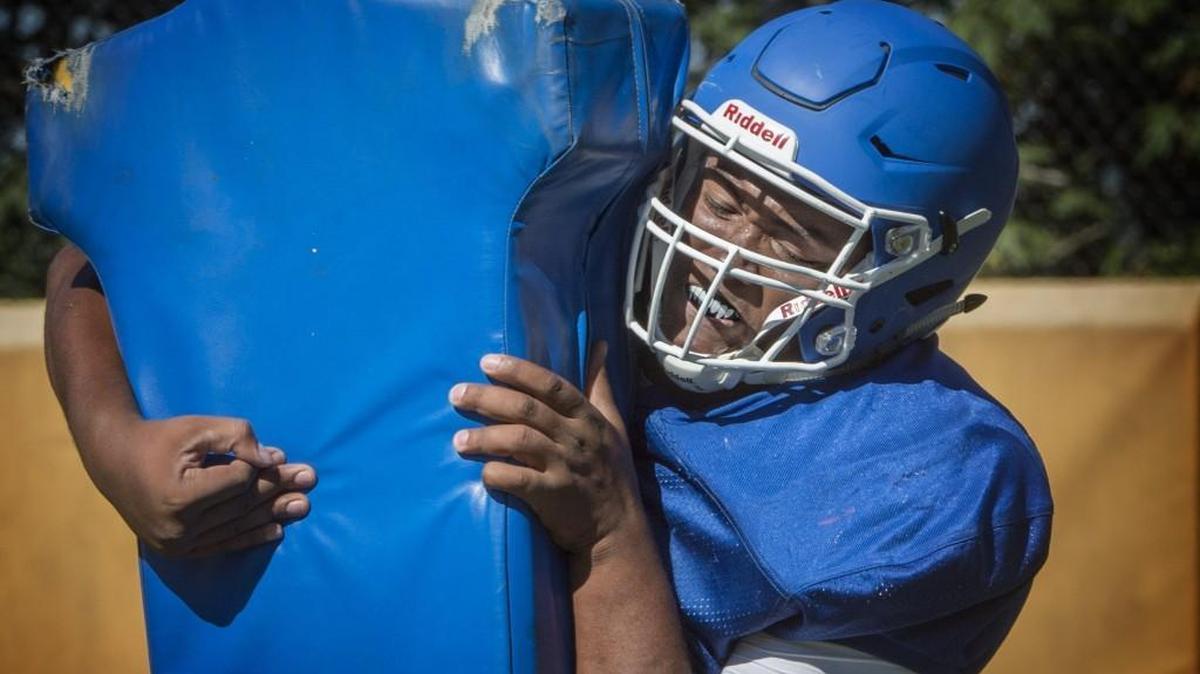 Stadium offensive lineman John Blasco Jr. works hard during football practice at stadium Bowl in Tacoma on Friday, Aug. 24, 2016.