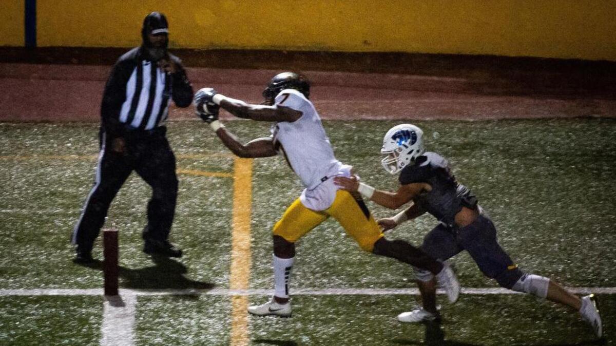 Lincoln’s Romere Williams (7) catches a two-point conversion pass in the second quarter. Stadium high school played Lincoln high school in a football game at the Stadium Bowl in Tacoma, Wash., on Friday, Oct. 5, 2018.