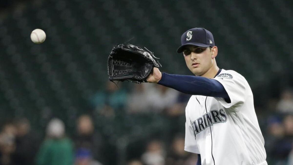 The Mariners recalled Chase De Jong from Triple-A on Wednesday.