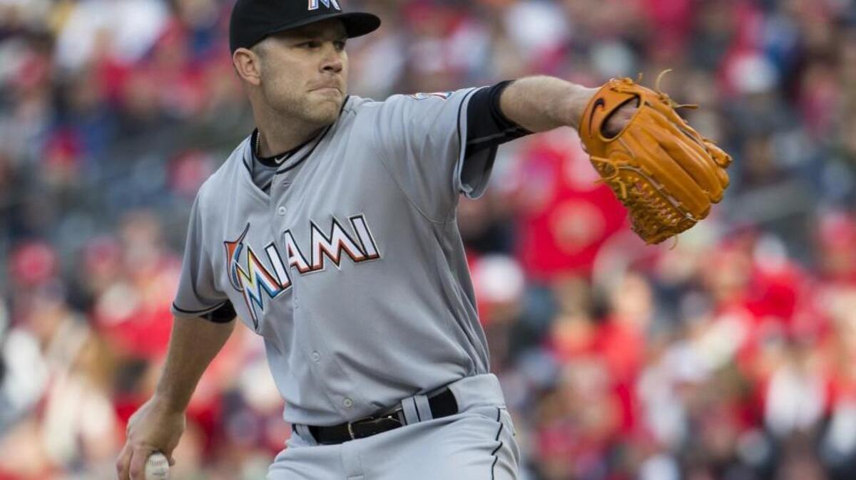 The Seattle Mariners acquired relief pitcher David Phelps from the Miami Marlins.