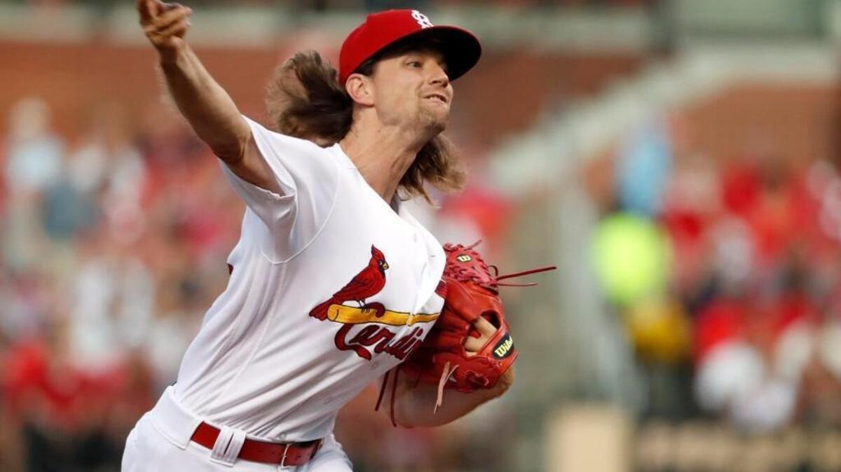 The Mariners acquired right-hander Mike Leake on Wednesday from St. Louis in a trade for minor-league infielder Rayder Ascanio.