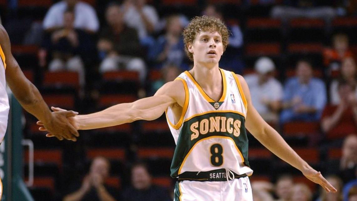 After sitting out the 2015-16 NBA season, former Blaine High School star and Seattle SuperSonics point guard Luke Ridnour said Tuesday he is retired.