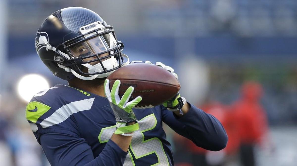 Wide receiver Jermaine Kearse warmed up as using before his hometown Seahawks’ preseason finale at Oakland Thursday night. The former University of Washington and Lakes High School star is the subject of trade rumors in advance of Saturday’s roster-cut deadline.