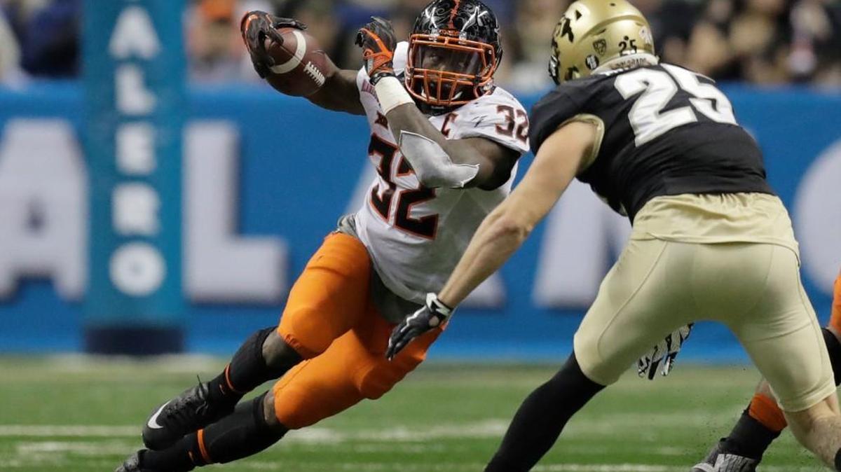 Oklahoma State running back Chris Carson (32) runs against Colorado during the second half of the Alamo Bowl on Dec. 29, 2016, in San Antonio. The Seahawks selected Carson on Saturday with the No. 249 pick.