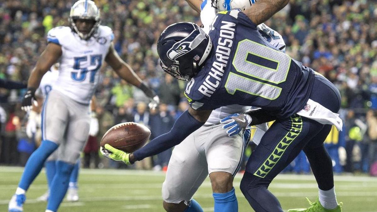 Seahawks receiver Paul Richardson (10) uses one hand to catch a touchdown pass from Russell Wilson and break a scoreless playoff tie against the Lions in the second quarter last weekend at CenturyLink Field.