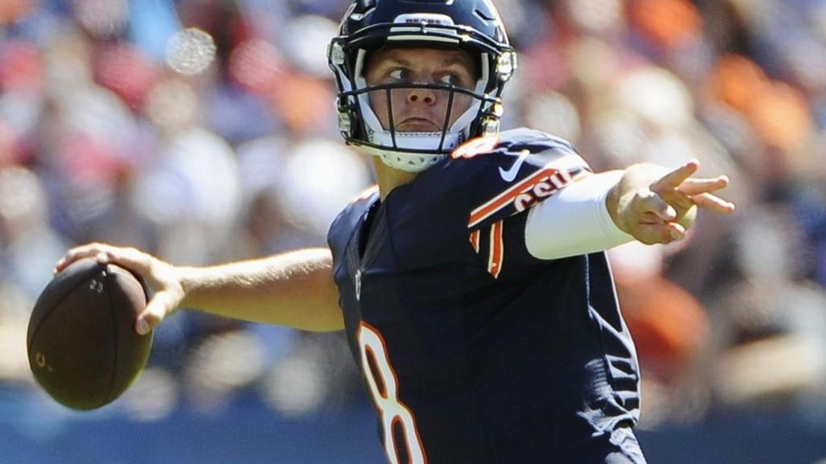 
Former Notre Dame quarterback Jimmy Clausen (8) came on in relief of injured starter Jay Cutler for the Chicago Bears on Sunday against the Arizona Cardinals.
