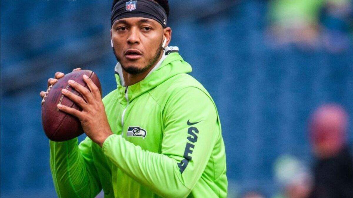 If there was going to be a game backup quarterback Brett Hundley was going to play this season it would be Sunday’s regular-season finale against Arizona, with the Seahawks already having a playoff spot clinched. Russell Wilson started, as he has every game of his career, but Hundley was preparing during pregame warmups at CenturyLink Field (above) to play.