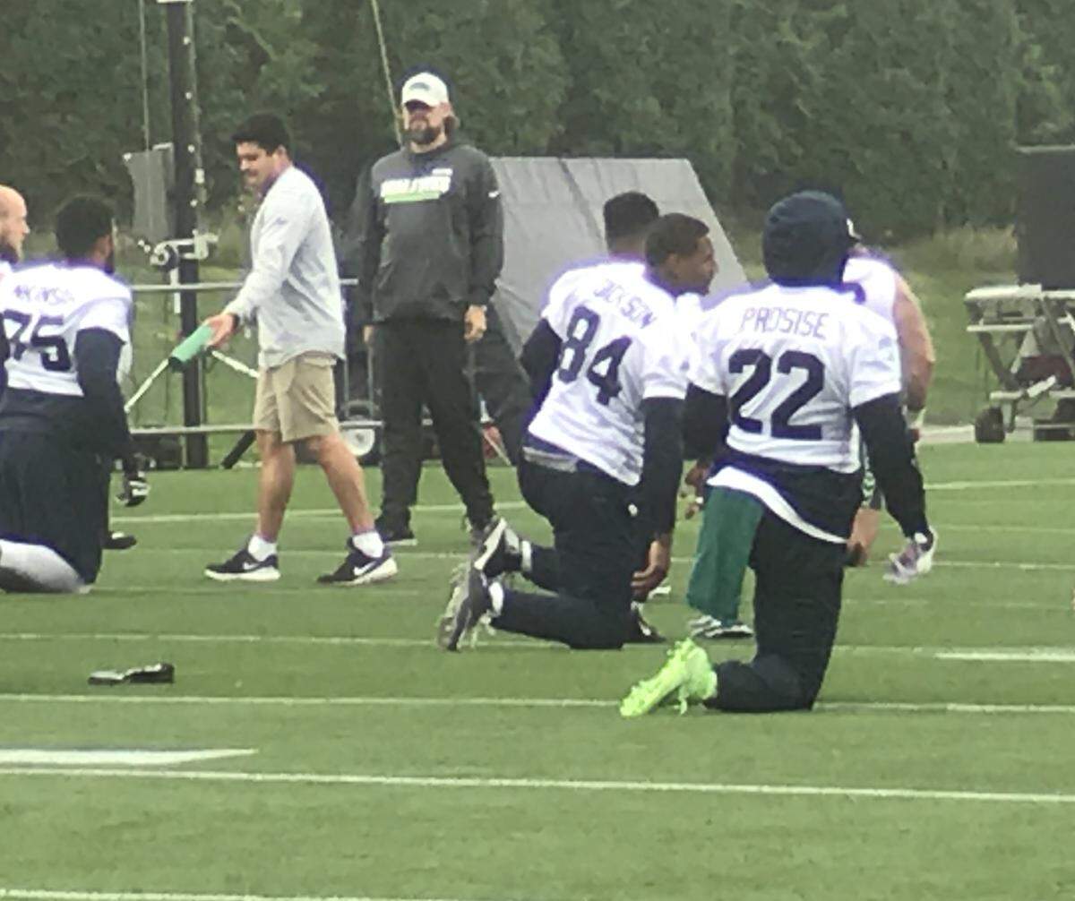 Ed Dickson (84) practices Monday with the Seahawks for the first time since the spring. The tight end Seatle signed in March to be its starting tight end missed the entire preseason and first six games of the regular season with groin and quadriceps injuries.