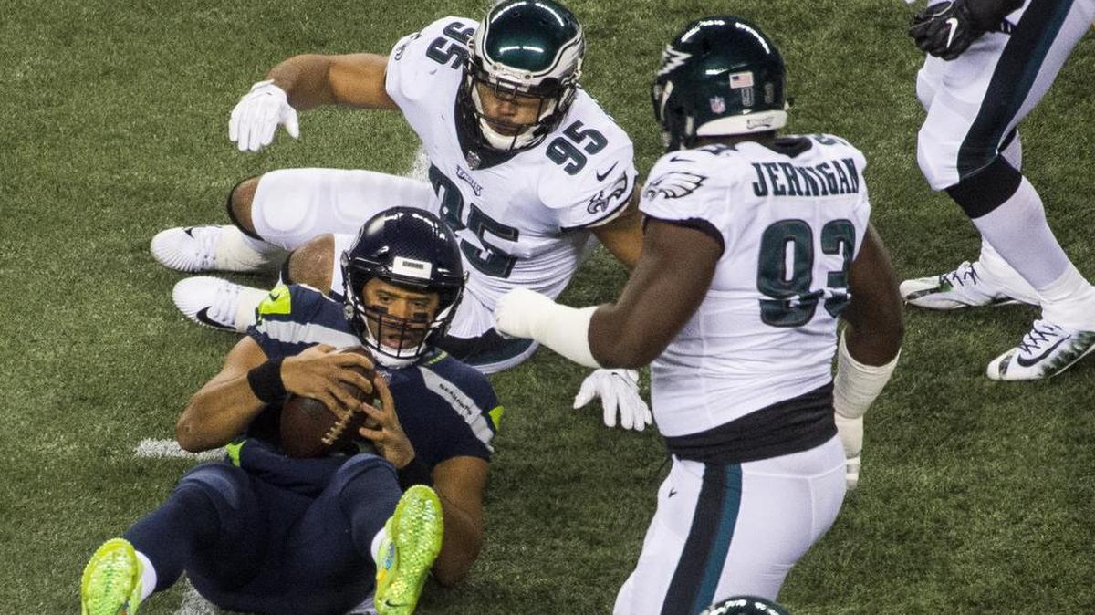 Former Eagles linebacker Mychal Kendricks (95), here after tackling Seahawks quarterback Russell Wilson (3) in a game at CenturyLink Field in December, will play Monday for Seattle at Chicago after just two practices with his new team. He has admitted to insider trading and is facing years in prison.