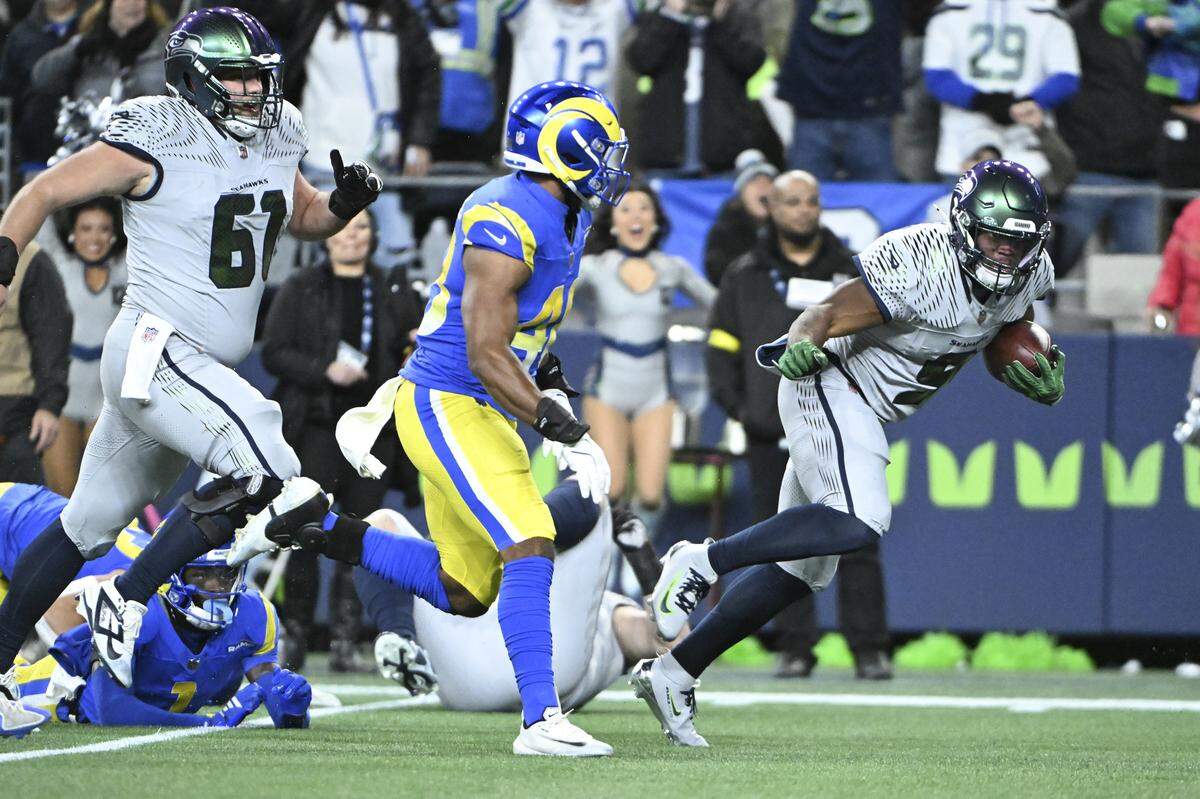 Seattle Seahawks running back Kenneth Walker III (9) carries the ball in a breakaway play in the first quarter of a game against the Los Angeles Rams at Lumen Field, on Thursday, Dec. 18, 2025, in Seattle.