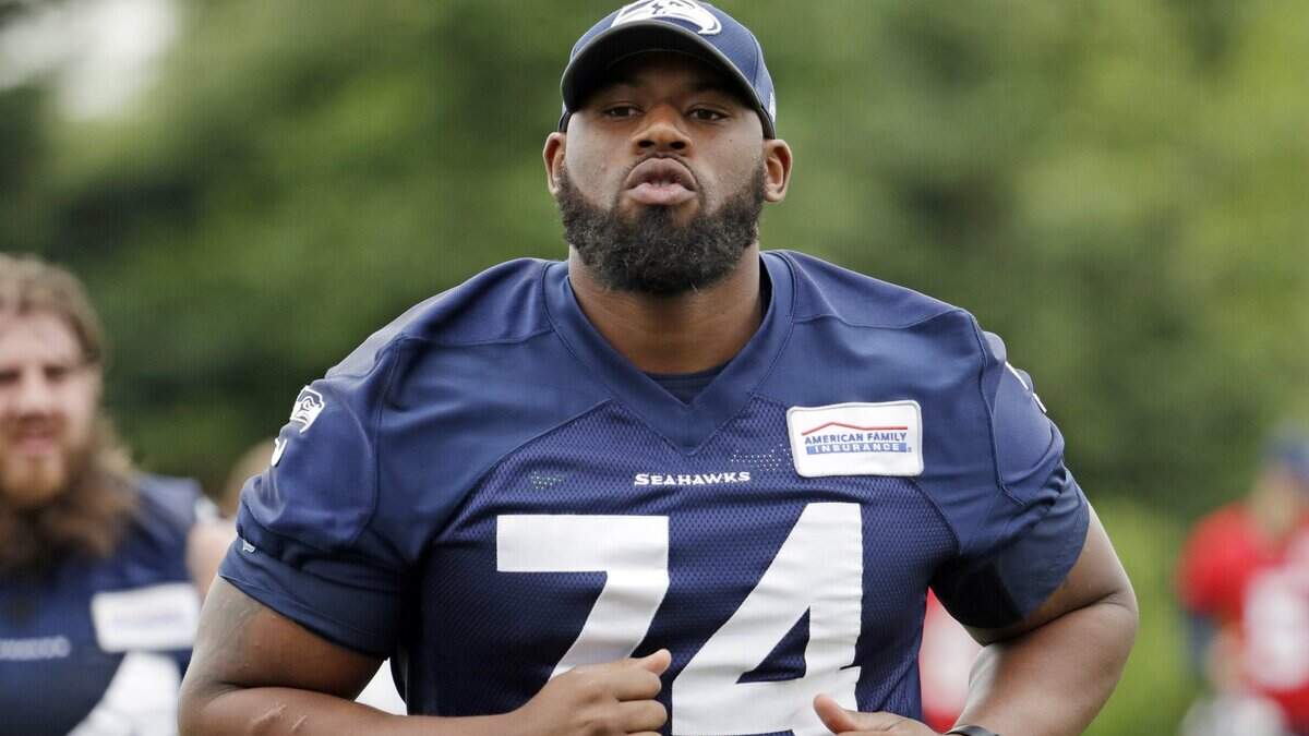 The Seahawks tendered restricted free agent offensive tackle George Fant an offer worth $3,095,000 to stay with the team in 2019.