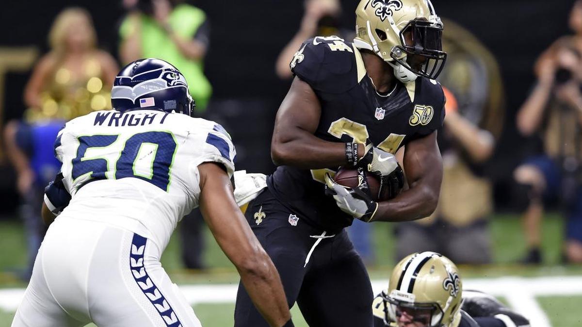 The Saints’ Tim Hightower, center, became the third running back this season to reach at least 100 yards against Seattle.